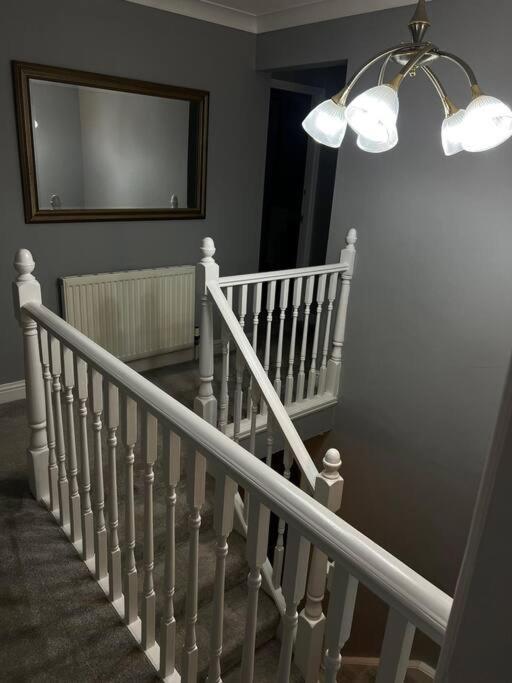 Frank Lane Vila Dewsbury Exterior foto